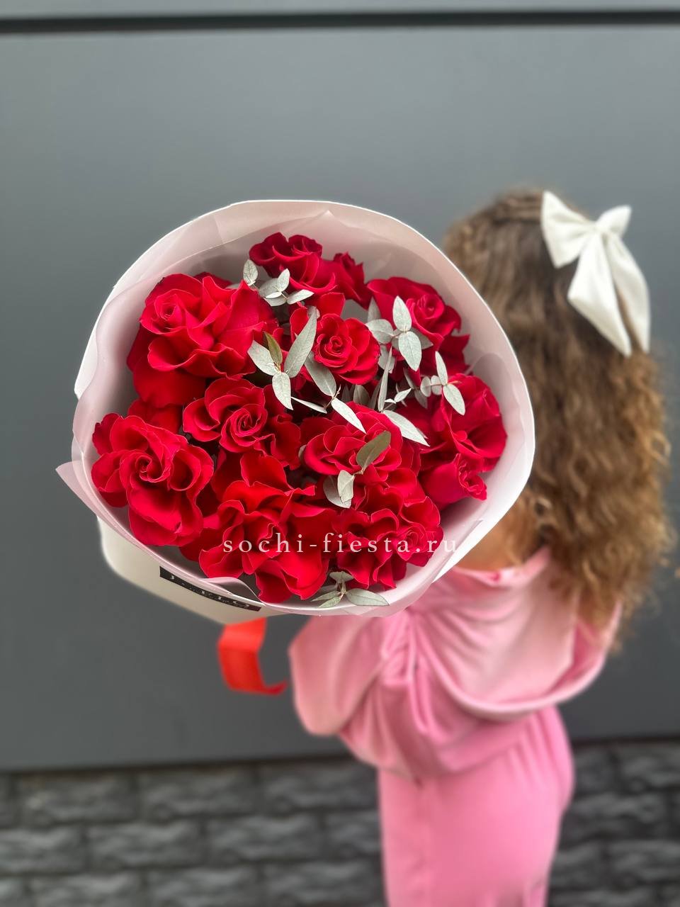 Красные французские розы — доставка цветов Комсомольске-на-Амуре