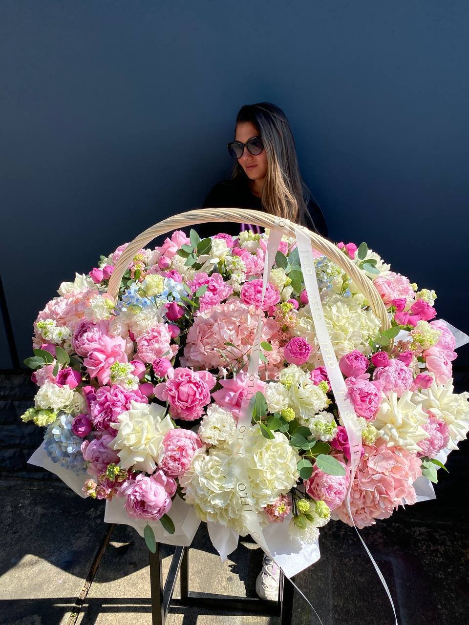 Премиум цветочная корзина в Комсомольске-на-Амуре