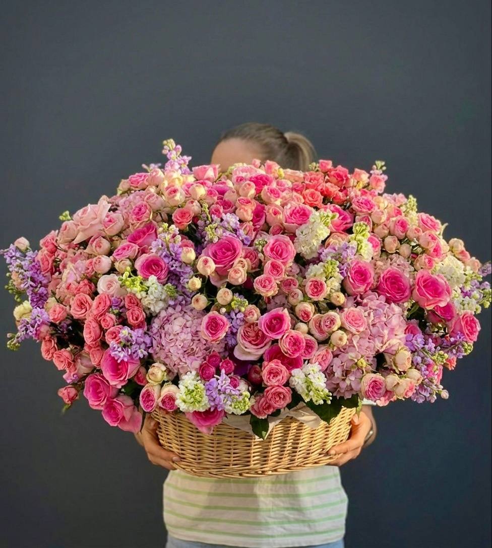Корзины с цветами — заказать в Комсомольске-на-Амуре