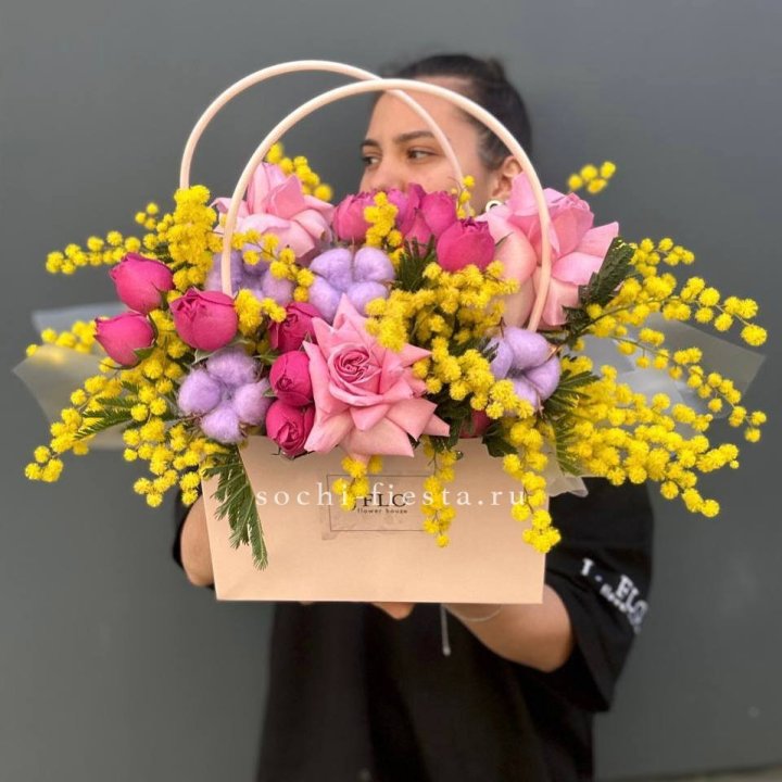 Сумочка мимозы и роз "Примавера" в Комсомольске-на-Амуре