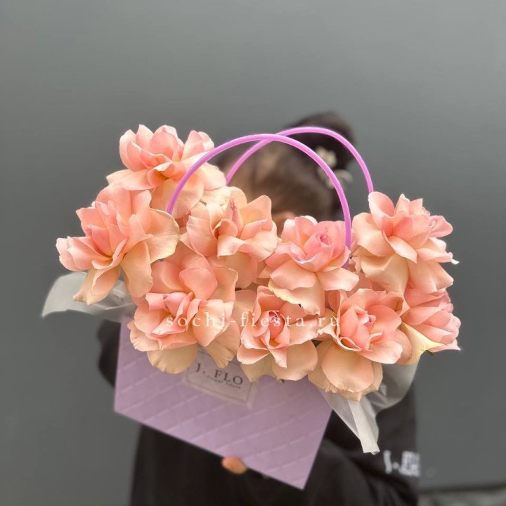 Сумочка с розами "Кети" в Комсомольске-на-Амуре