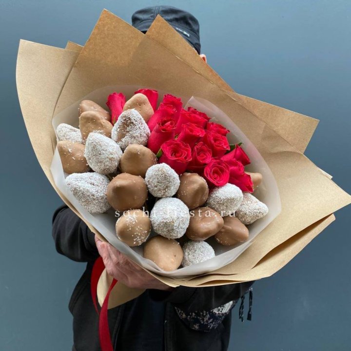 Розы и клубника в шоколаде Мерси в Комсомольске-на-Амуре