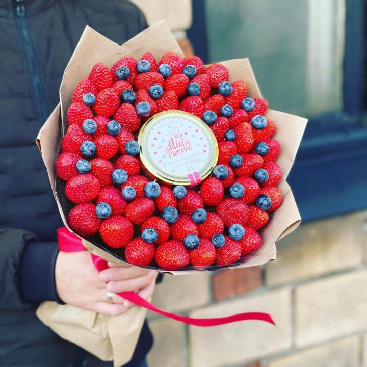 "Клубника и мёд" в Комсомольске-на-Амуре