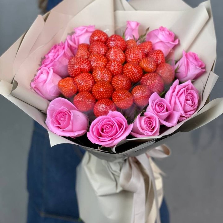 Клубника и розы в Комсомольске-на-Амуре
