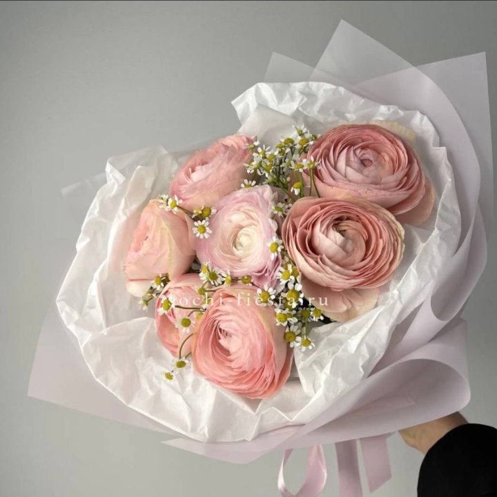 Ранункулюсы с ромашками в Комсомольске-на-Амуре