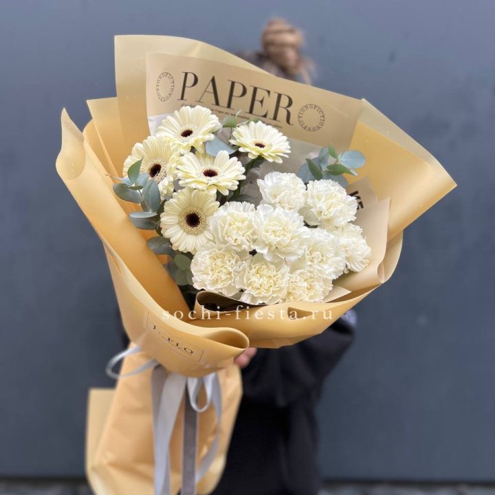  Букет с диантусами и герберами в Комсомольске-на-Амуре