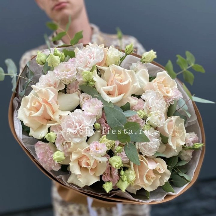  Букет кремовых роз "Мокко" в Комсомольске-на-Амуре