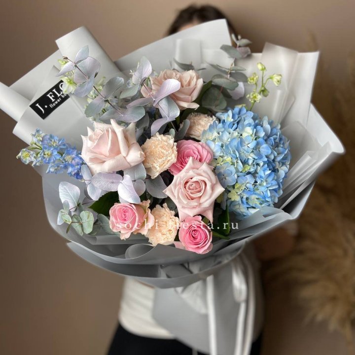 Букет с гортензией № 4 в Комсомольске-на-Амуре