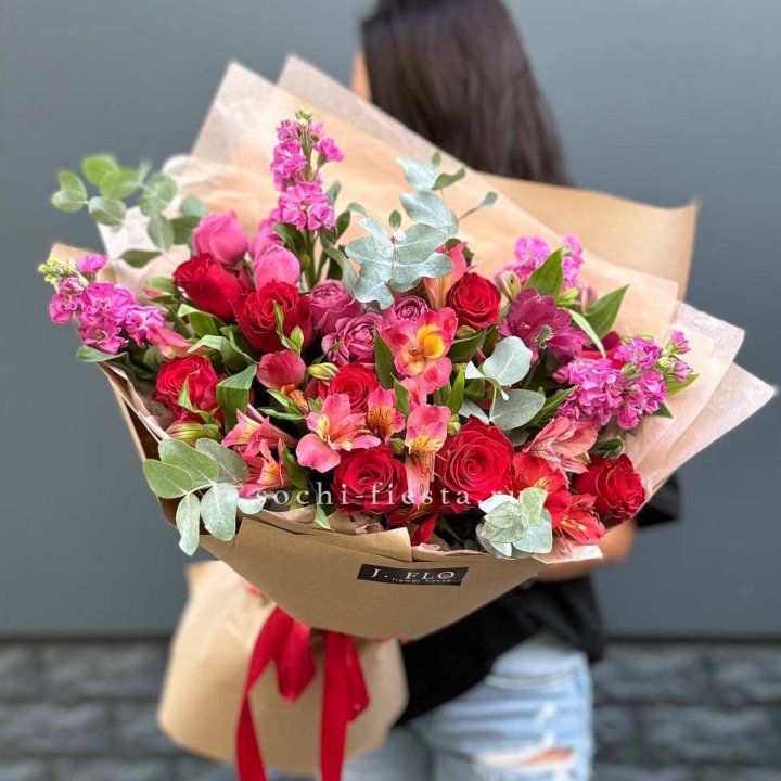 Дизайнерский букет №3 в Комсомольске-на-Амуре