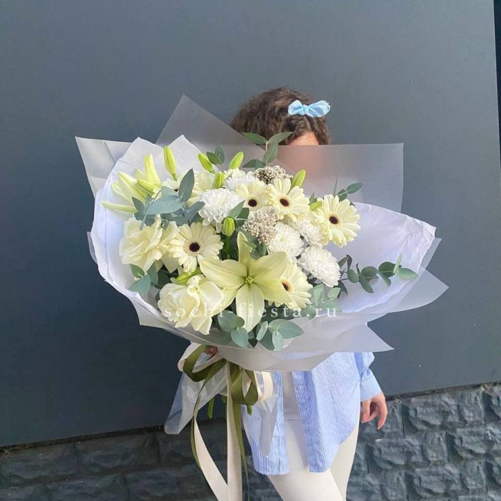 Букет с лилией и герберой в Комсомольске-на-Амуре