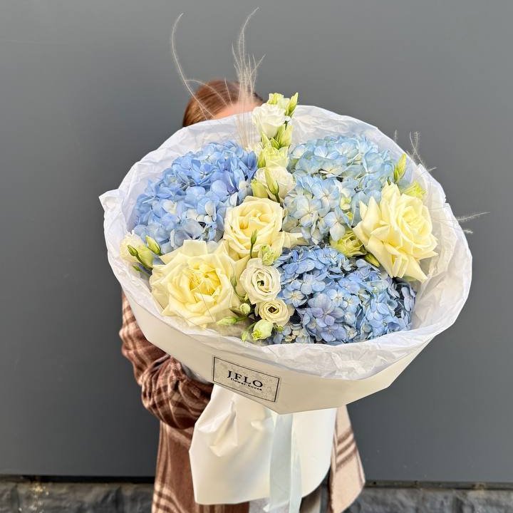 Букет "Глубина глаз" с доставкой в Комсомольске-на-Амуре