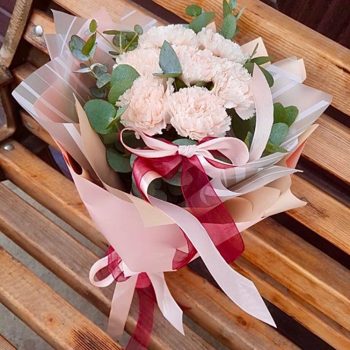 Диантусы с эвкалиптом в Комсомольске-на-Амуре