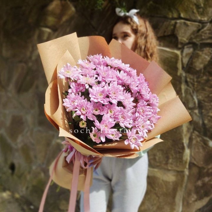 Букет хризантем в крафте в Комсомольске-на-Амуре