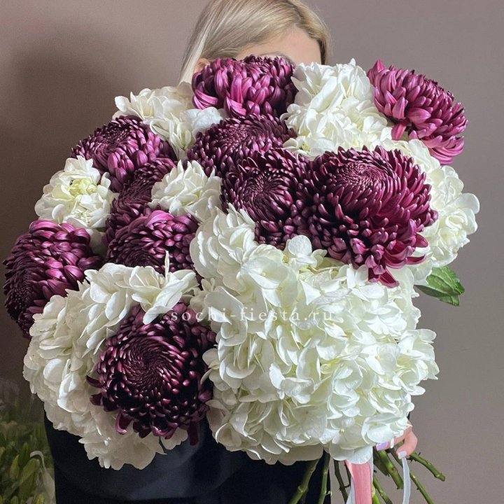 Охапка Бигуди и гортензий в Комсомольске-на-Амуре