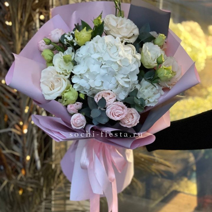 Букет с гортензией №3 в Комсомольске-на-Амуре