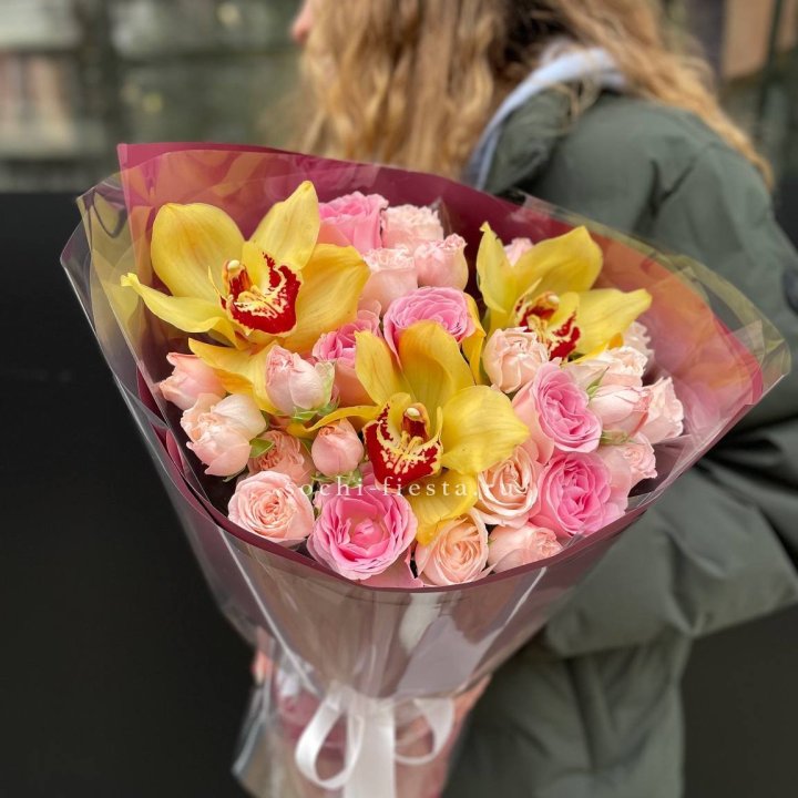  Букет орхидей и роз Есенья в Комсомольске-на-Амуре