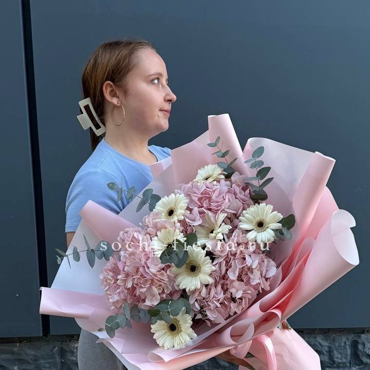 Букет "Знак любви" в Комсомольске-на-Амуре