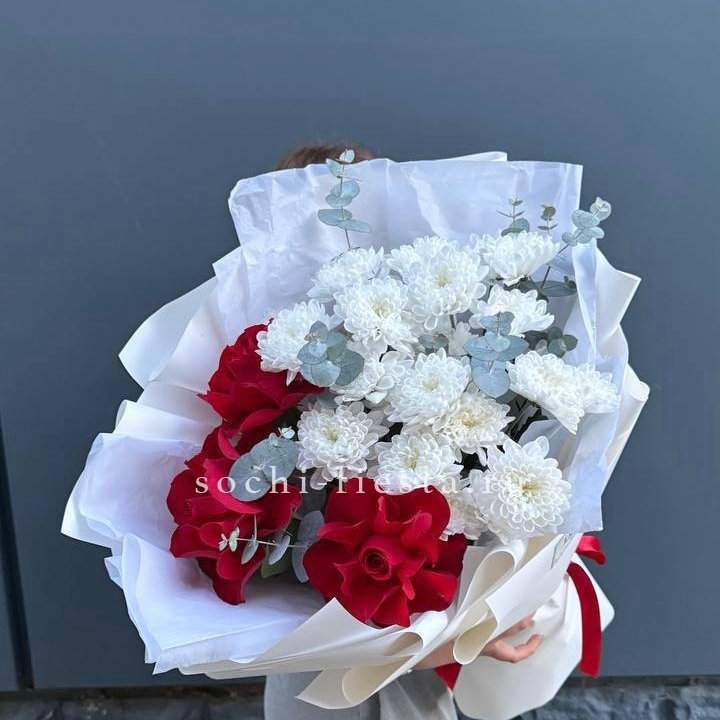 Дуо розы и хризантемы в Комсомольске-на-Амуре