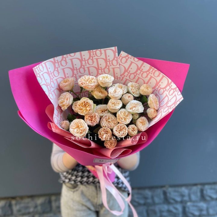 9 пионовидных роз в Комсомольске-на-Амуре