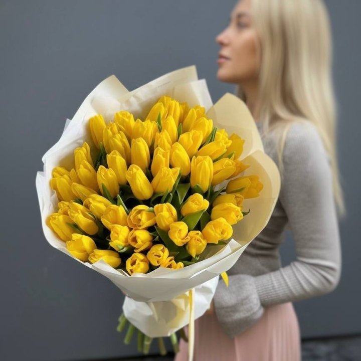 51 желтый тюльпан в Комсомольске-на-Амуре