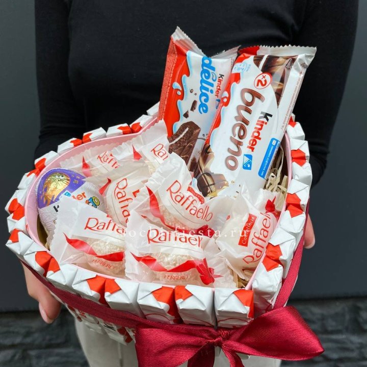 Подарочный набор сердце с Киндерами и Рафаэлло в Комсомольске-на-Амуре