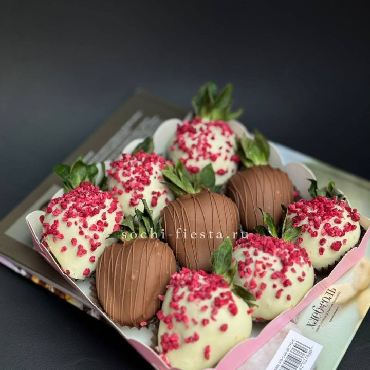 Клубника в шоколаде 9 ягод №2 с доставкой в Комсомольске-на-Амуре