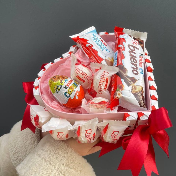 Бокс киндерами и раффаэлло в Комсомольске-на-Амуре