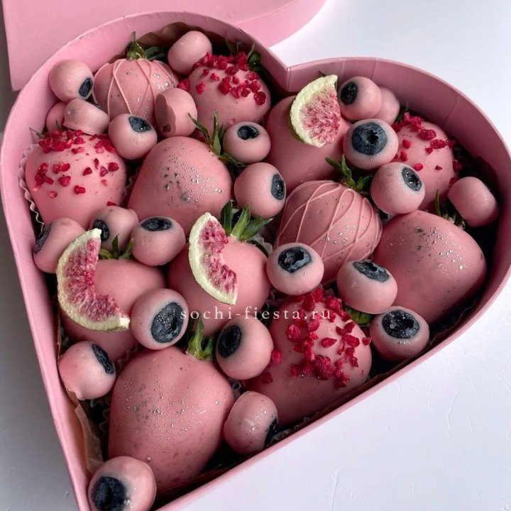 Клубника в шоколаде Сердце в Комсомольске-на-Амуре