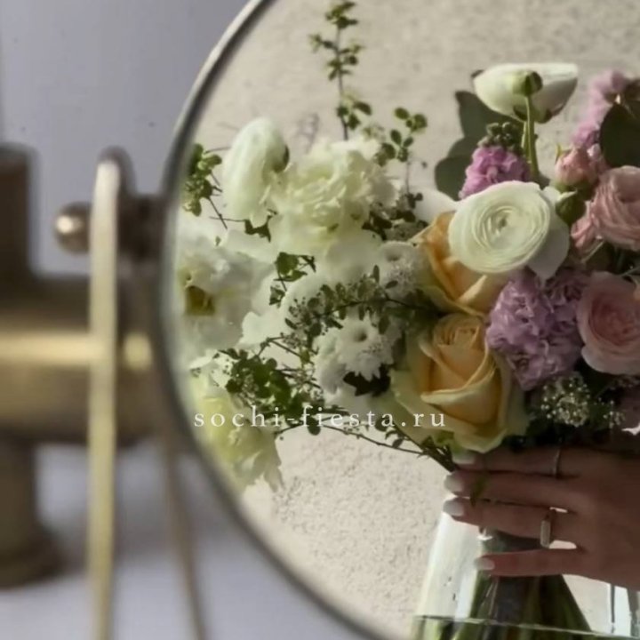 Цветочная подписка "Пакет средний" в Комсомольске-на-Амуре