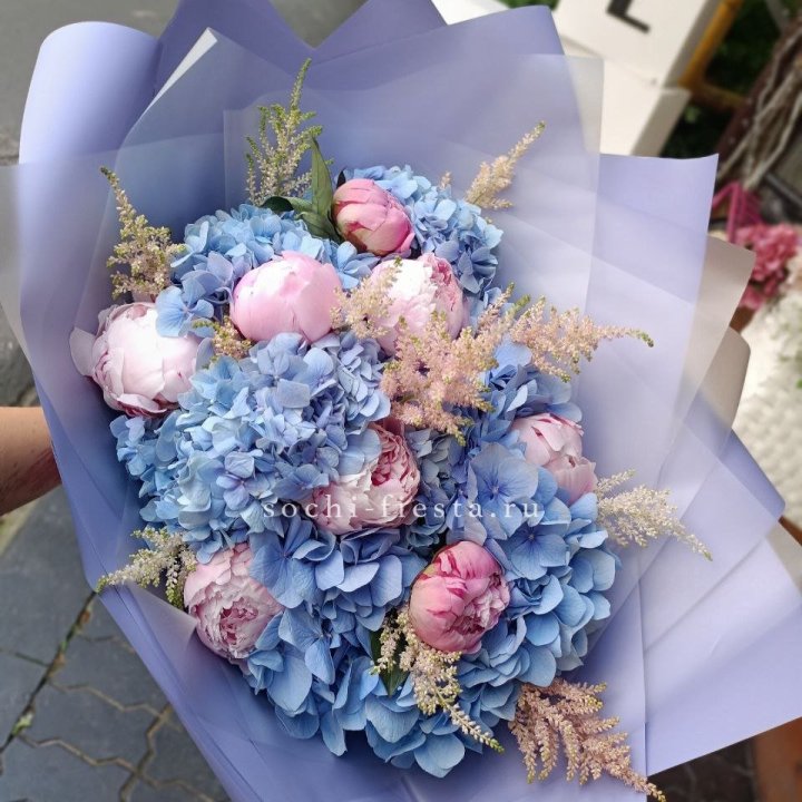 Дизайнерский букет с гортензией №3 в Комсомольске-на-Амуре