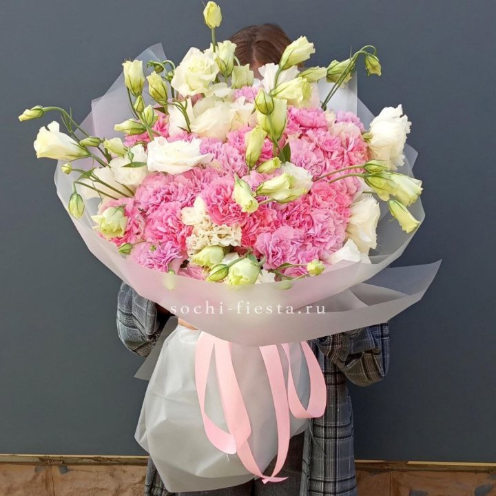 Букет из эустом и диантусов  в Комсомольске-на-Амуре