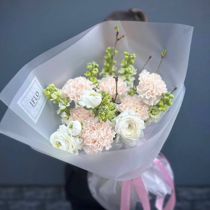 Букет маттиолы и ранункулюсов  в Комсомольске-на-Амуре