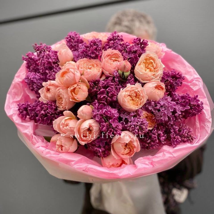  Дуо букет из кустовых роз и сирени в Комсомольске-на-Амуре