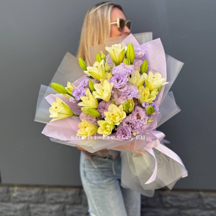  Букет лилий и эустом в Комсомольске-на-Амуре