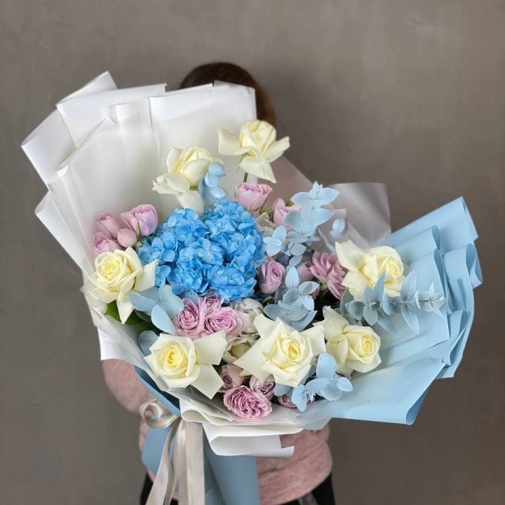 Дизайнерский букет "Блю скайфорт" в Комсомольске-на-Амуре