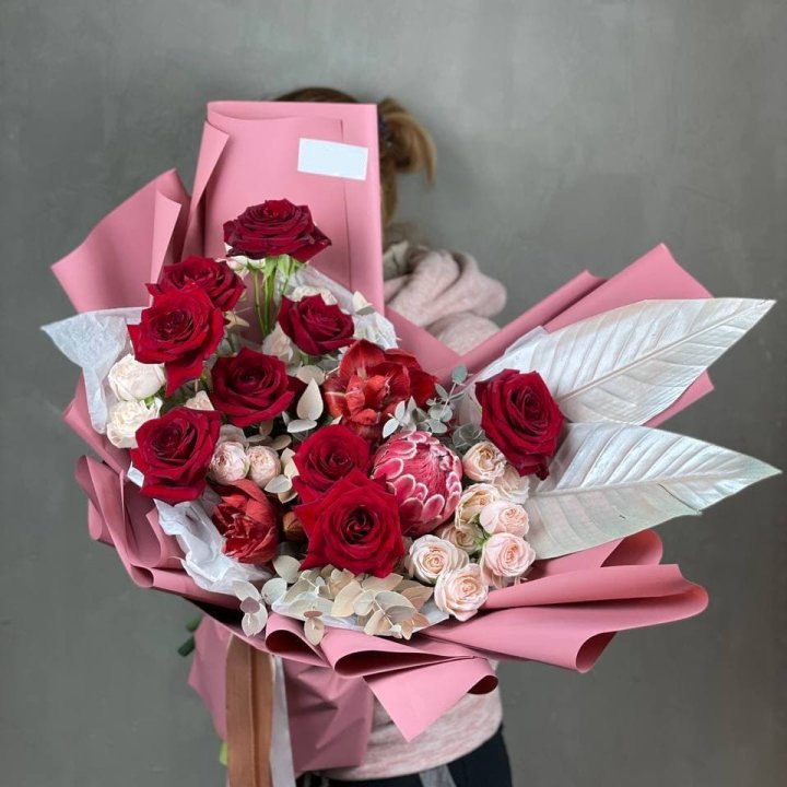 Дизайнерский букет "Ред Вильвет" в Комсомольске-на-Амуре