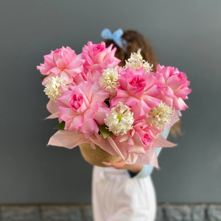 Дуо розы и гиацинты с доставкой в Комсомольске-на-Амуре