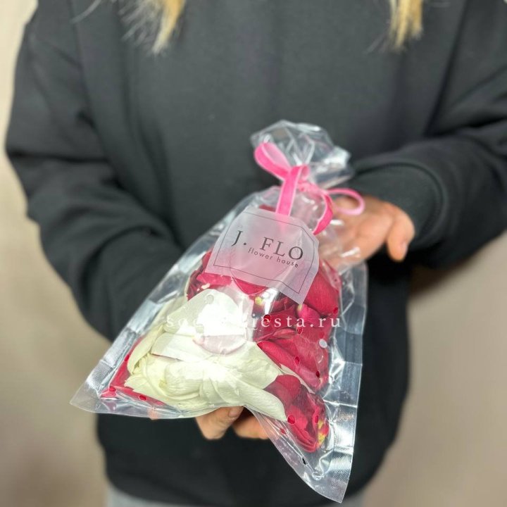 Лепестки роз в Комсомольске-на-Амуре