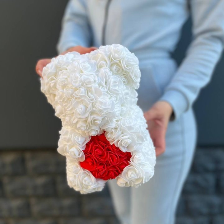 Медведь с красным седцем в Комсомольске-на-Амуре