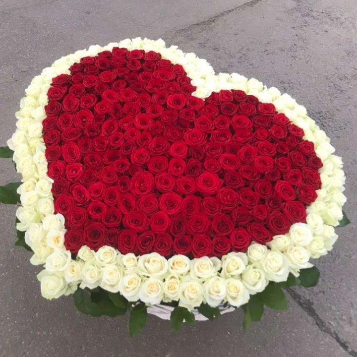 333 розы в корзине в Комсомольске-на-Амуре
