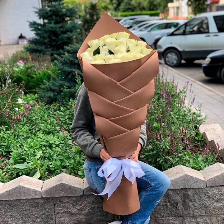 Голландские розы белые "Рыбка" в Комсомольске-на-Амуре