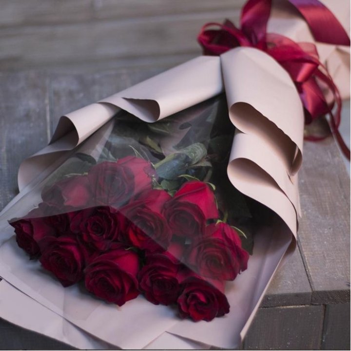 11 голландских роз в оформлении в Комсомольске-на-Амуре