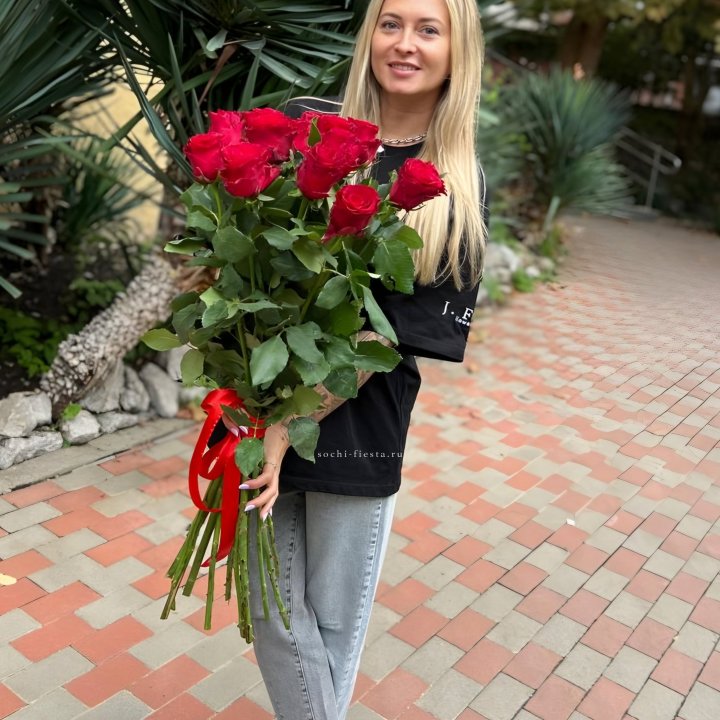 15 высоких красных роз в Комсомольске-на-Амуре