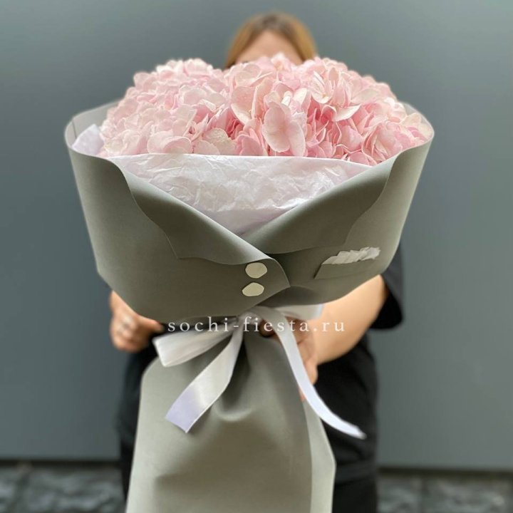  Букет  пиджачок из 5 гортензий в Комсомольске-на-Амуре