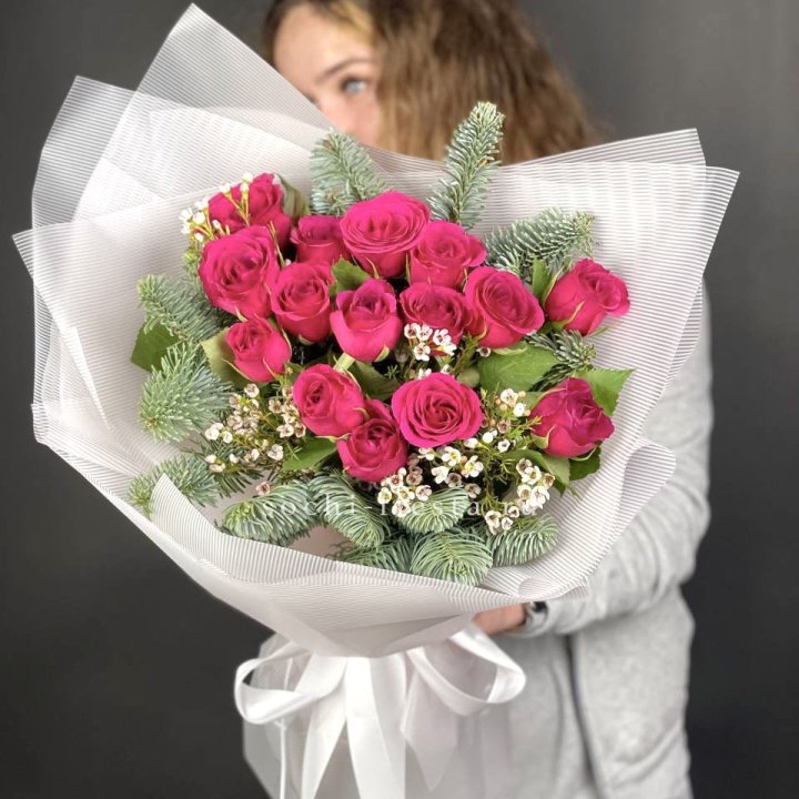 Новогодний букет Елки и Розы в Комсомольске-на-Амуре