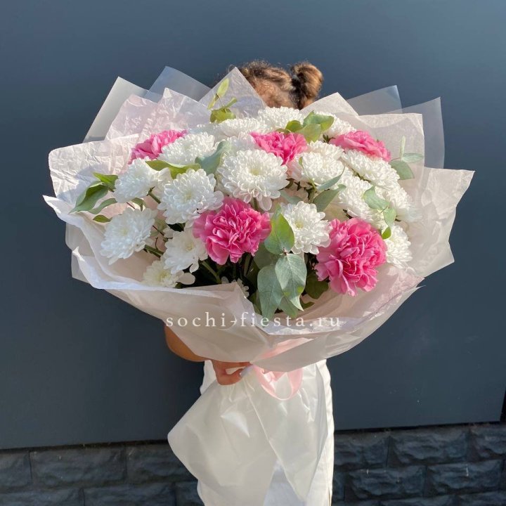  Букет  хризантем и диантусов "Воздушный" в Комсомольске-на-Амуре