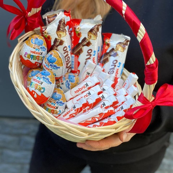 Корзина с киндерами  в Комсомольске-на-Амуре