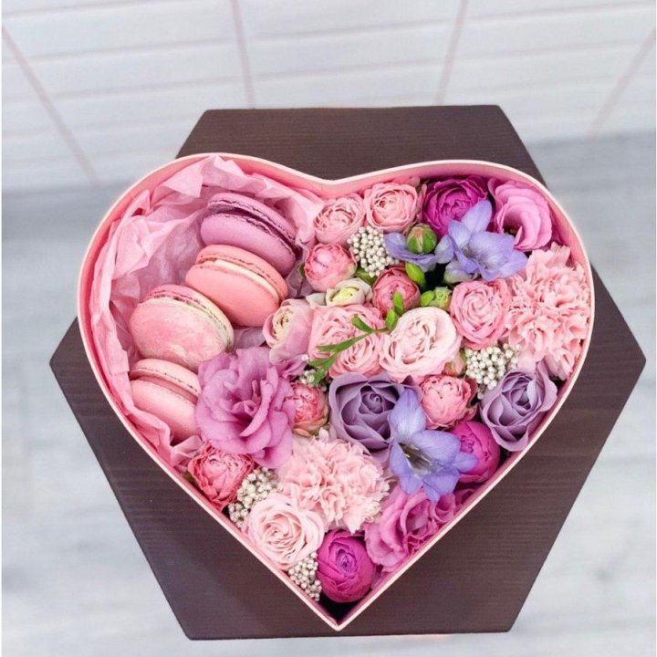 Бокс-сердце с макаронс  в Комсомольске-на-Амуре
