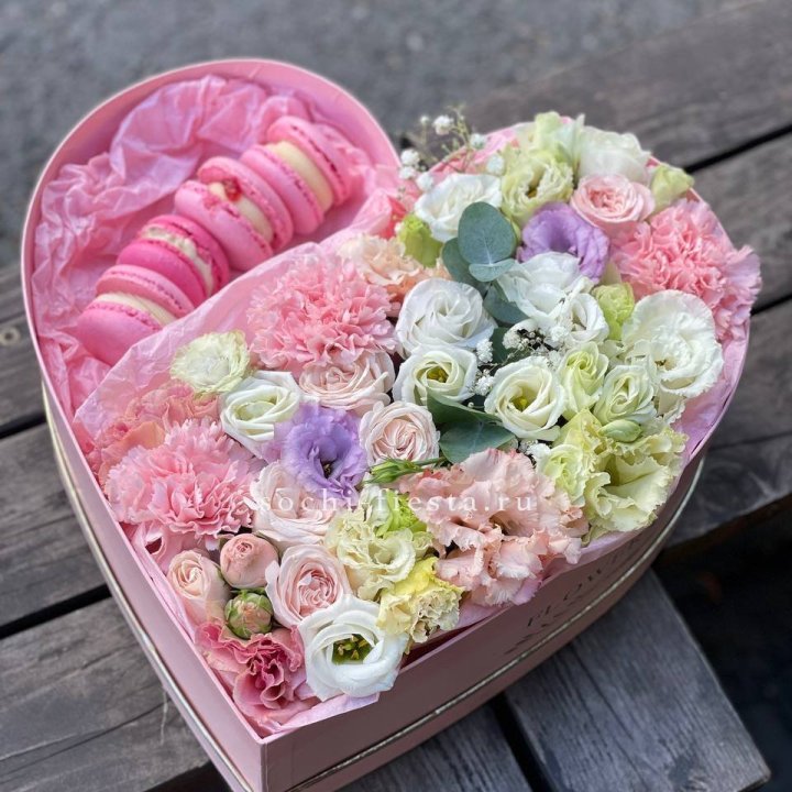 Бокс-сердце с макарон "Пинк" в Комсомольске-на-Амуре