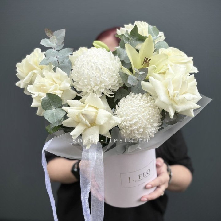 Цветы в шляпной коробке  в Комсомольске-на-Амуре